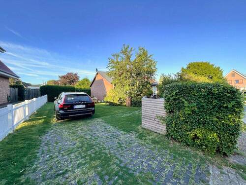 Einfahrt / 2 Parkplätze - 