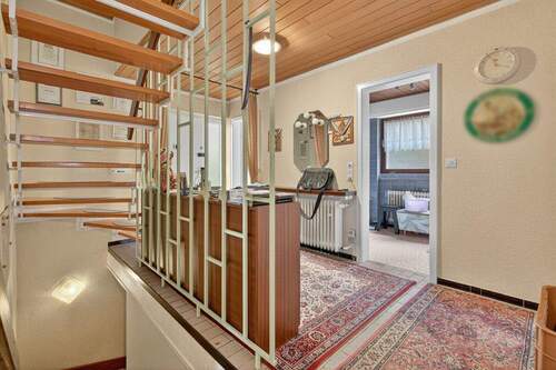 Diele EG/Kellerabgang - Einfamilienhaus mit 195,90 m&sup2; in Baden-Baden zum Kaufen