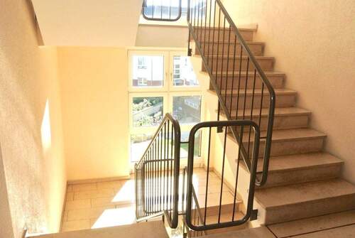 Treppenhaus mit Aufzug...!! - 