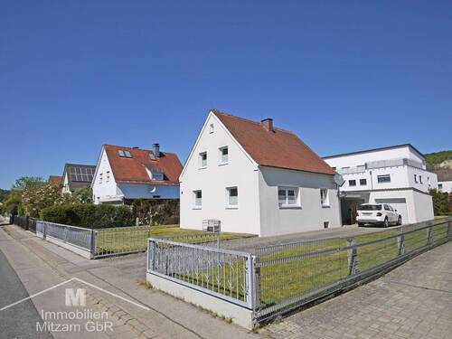 Südwestansicht - Modernisiertes Einfamilienhaus mit EBK und großer Garage in sonniger u. ruhiger Lage nahe der Altmühl