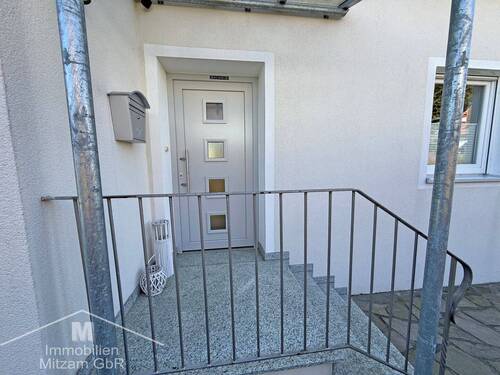 Überdachter Hauseingang - 4 Zimmer Einfamilienhaus zur Miete in Beilngries