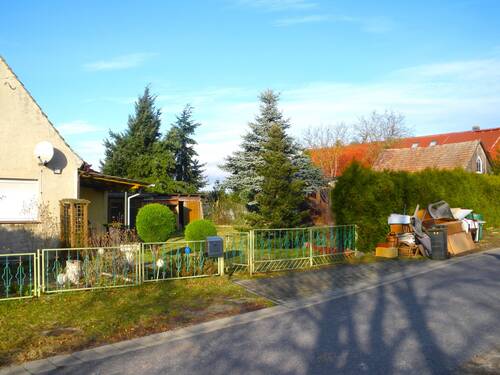 Straße rechts.JPG - 5 Zimmer Bauernhaus, Landhaus in Spremberg