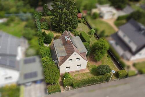 Gebäudeansicht - HIER KÖNNEN SIE SICH VERWIRKLICHEN Familiendomizil mit Garten in innerstädtischer Siedlungslage