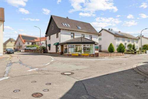 Hausansicht - Zentrales Wohn- und Geschäftshaus mit flexiblem Grundstücksanteil