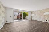 Wohnzimmer - Elegant wohnen in Sonnenlage - modernisiertes Reihenhaus in Tamm