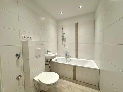 Badezimmer - 1 Zimmer Etagenwohnung zur Miete in Chemnitz