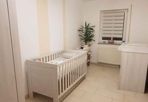 Kinder-/Schlafzimmer bzw. Büro - 