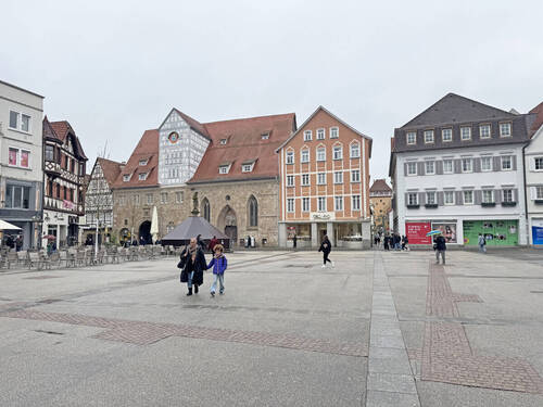 Marktplatz - 6 Zimmer Mehrfamilienhaus, Wohnhaus zum Kaufen in Reutlingen