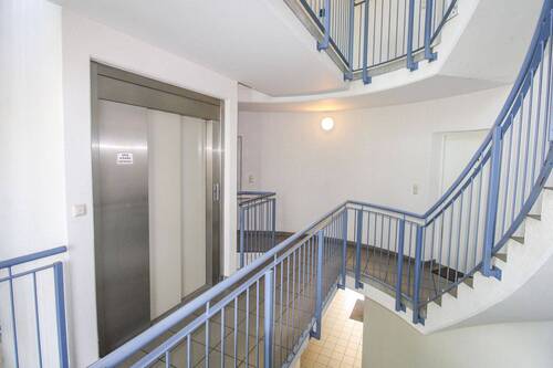 Treppenhaus (1) - Etagenwohnung mit 56,50 m&sup2; in Leipzig zum Kaufen