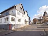 Außenansicht des Hauses - Wohnen & Arbeiten vereint - Großzügiges Einfamilienhaus in zentraler Lage