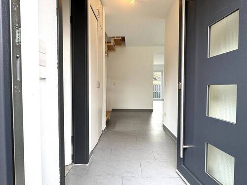 Diele - 4 Zimmer Mehrfamilienhaus, Wohnhaus zum Kaufen in Wunstorf