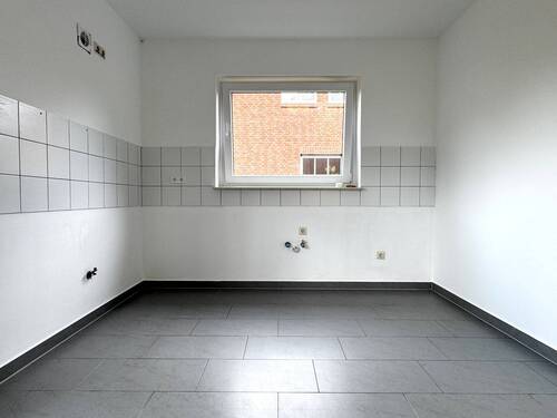 Küche - 4 Zimmer Mehrfamilienhaus, Wohnhaus in Wunstorf