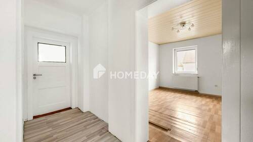 Flur 2 - 3 Zimmer Etagenwohnung zum Kaufen in Saal a.d. Donau