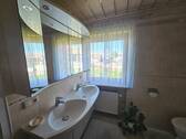 Badezimmer (1.OG) - 