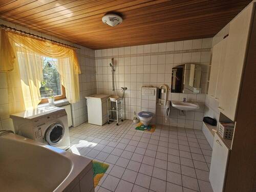 Badezimmer (EG) - 