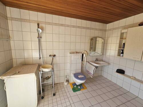 Badezimmer (EG) - 