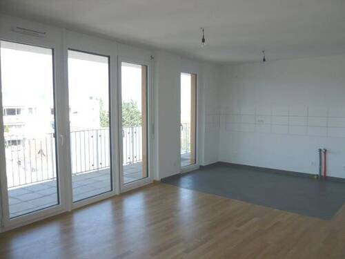 Wohnzimmer mit Küche - 3 Zimmer Etagenwohnung in Bad Krozingen