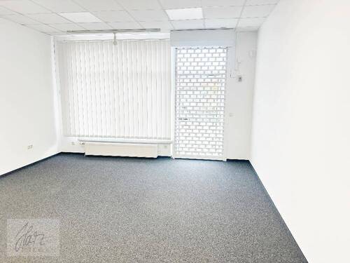 Geschäftsfläche mit Blick Richtung Eingangsbereich - 