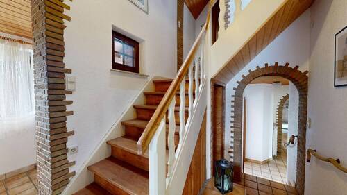 Eingangsbereich und Treppenhaus Erdgeschoss - 