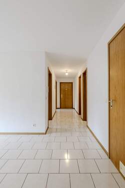 Flur - Etagenwohnung mit 91,30 m² in Marbach am Neckar zum Kaufen