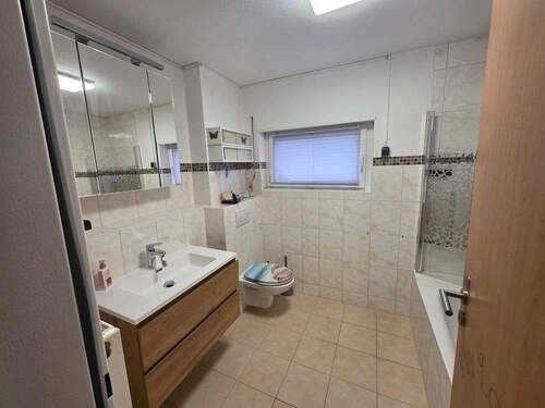 Badezimmer - 3 Zimmer Etagenwohnung zum Kaufen in Landstuhl