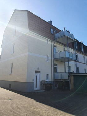 Ansicht Rückseite Gebäude - Exclusive 2 Zimmerwohnung Sonnebalkon im Herzen von Lehrte ruhiges Haus TOP Energieeffizienz