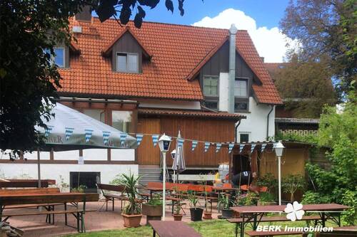 Rückseite mit Biergarten - 