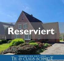 ***Reserviert*** Gepflegtes Klinkerhaus mit 2 Garagen und großem Grundstück in Rastede