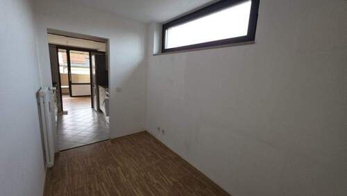 Hauswirtschaftsraum Richtung Küche - 