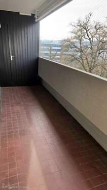 Balkon mit Abstellkammer - 