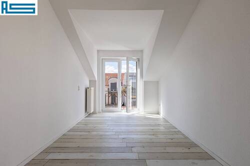 Kinderzimmer 1 mit Balkonzugang - 