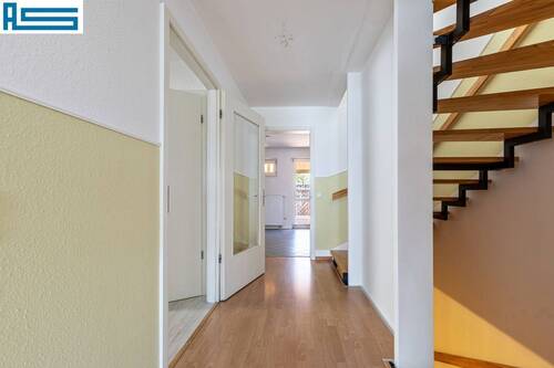 Flur - Blick zur Küche - 