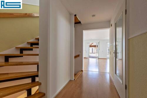 Flur - Blick zum Wohnbereich - 