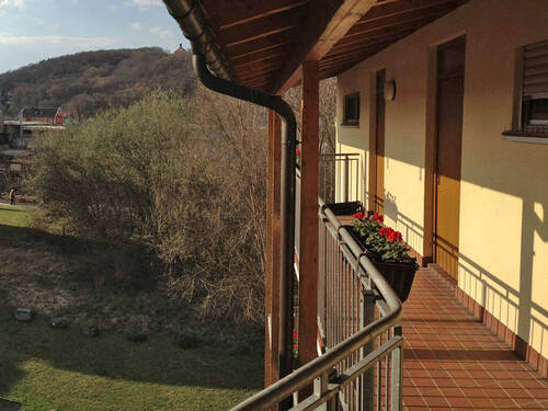 Ausblick Hausflur - Schickes Apartment mit Balkon - 5 Minuten bis nach Dresden!