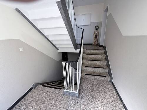 Treppenhaus - Mehrfamilienhaus, Wohnhaus zum Kaufen in Stuhr