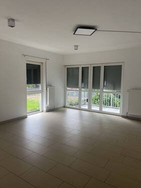 Bild 1 - Großzügiges Wohnerlebnis im Herzen von Saarlouis - Moderne 5-Zimmer-Wohnung mit Balkon und hochwertiger Ausstattung