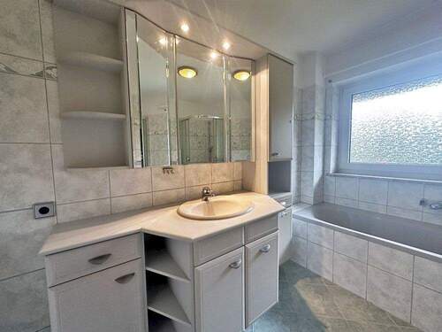 Badezimmer EG Bild 1 - 