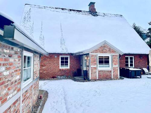 Idylle wartet auf Sie - Edelstahl und Reetdach - Generationenwohnen in einem kernsaniertem historischen Gebäude - einfach traumhaft!!!