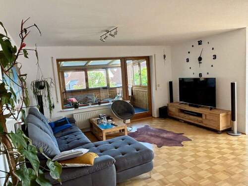 Wohnzimmer zu Wintergarten - 3 Zimmer Etagenwohnung zum Kaufen in Villingen-Schwenningen