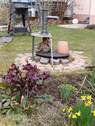Garten mit Handschwengelpumpe - 