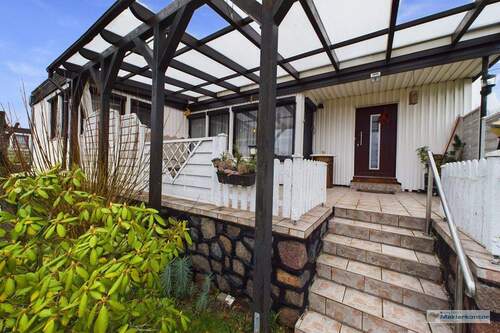 Eingang mit Terrasse - 4 Zimmer Einfamilienhaus zum Kaufen in Loitz