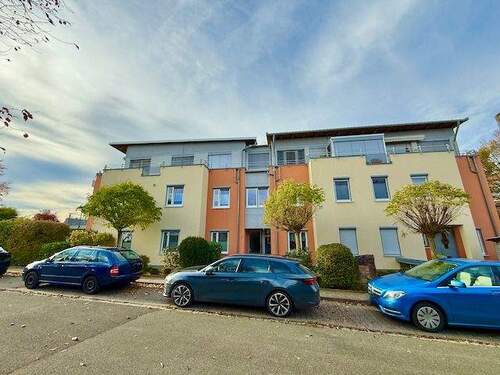 Hausansicht - 4 Zimmer Terrassenwohnung zum Kaufen in Zirndorf