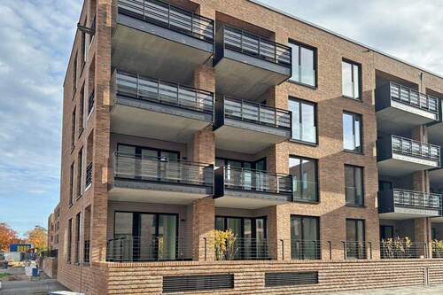 Außenansicht Westen mit Sonne - 