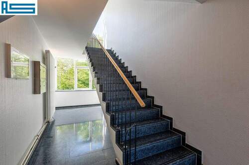 Modernes Treppenhaus... - Etagenwohnung mit 63,90 m² in Berlin zum Kaufen