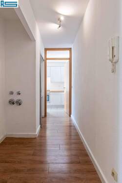 Praktisch - Flur mit Garderobennische - 