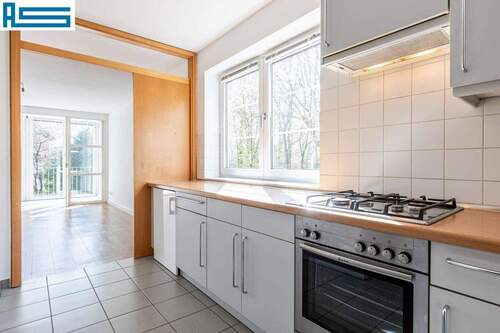 Helle Küche mit Gaskochfeld - 