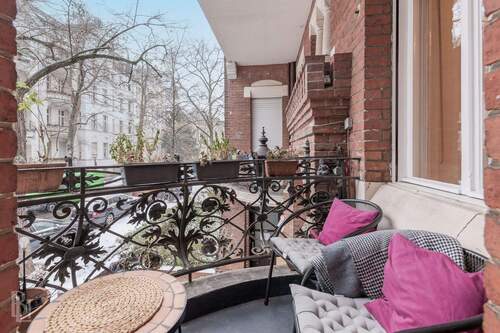 Blick von innen nach außen - 3 Zimmer Etagenwohnung zum Kaufen in Berlin