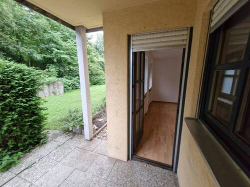 Terrasse.jpeg - Gemütliche 2-Zimmer-Wohnung mit Terrasse und Garage in Vilshofen a. d. Donau