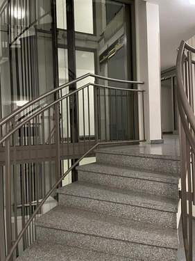 Treppenhaus - Immobilien-Richter: Etagenwohnung in exklusiver Lage mit Balkon