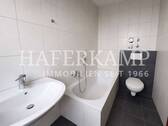 Badezimmer mit Fenster - 